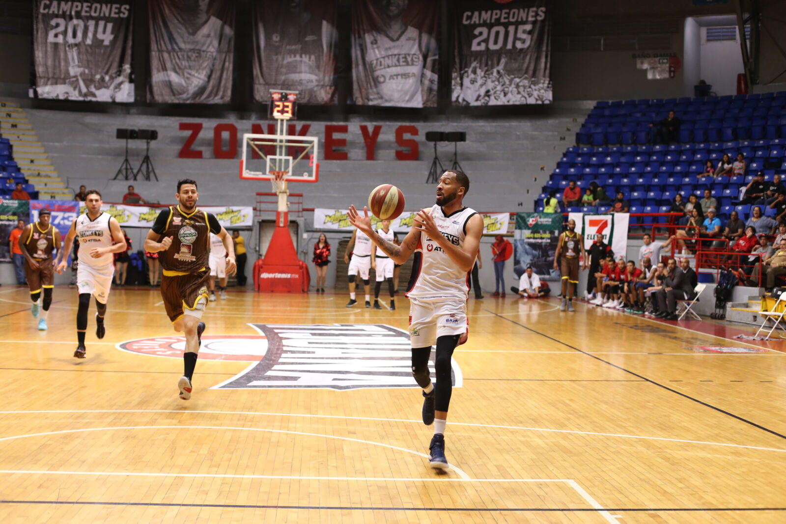 Con gran reacción Zonkeys divide honores con Frayles TJ Sports