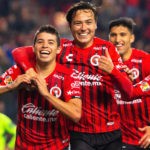 Jonathan dos Santos y Chicharito Hernández le mandaron un saludos a Memo Ochoa