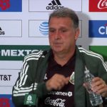 Con ‘Chicharito’ feliz y recién casado, México cerró filas para jugar ante Chile