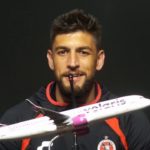 Carlos Salcedo admite que sostuvo pláticas con Chivas para volver a jugar en México