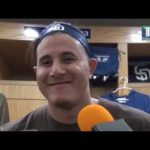 Julio Urías aconseja a Luis Urías