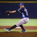 A base de poder los campeones se colocan al frente en la serie